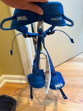 Machu Petzl Kids Blue Climbing Harness New with Tags.